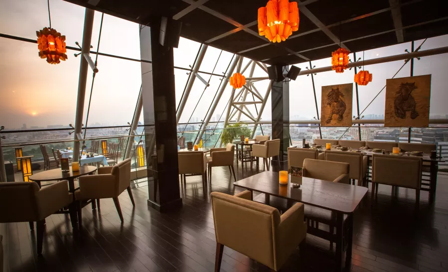 Ресторан Tomo Japanese Restaurant в Дубаи: Еда, Японская кухня, Суши, Бар,