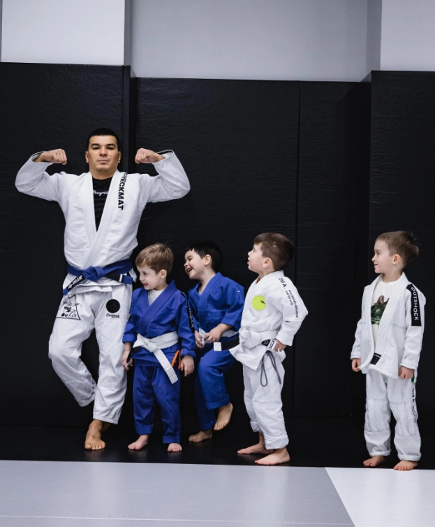Тренажёрный зал Checkmat Academy в Москве: Боевые искусства , Кроссфит, Фитнес бар, Масаж,