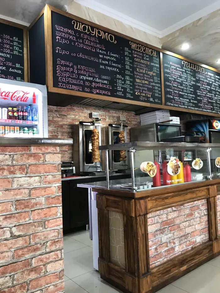 Шаурмечная "Shaurma GIROS holl".