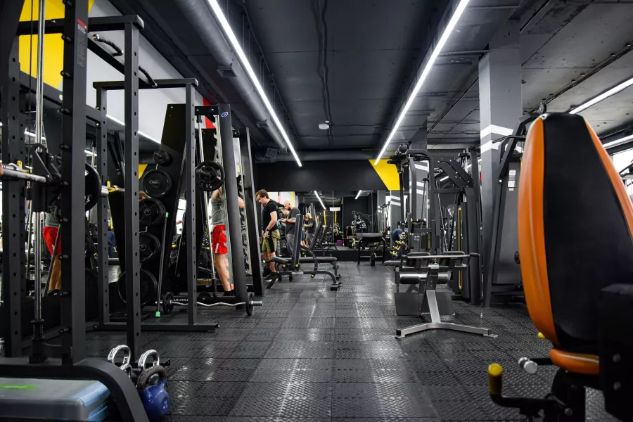 Спортивный клуб Мегаfitness в Краснодаре: Танцевальные программы, Кроссфит, Йога, Аэробика, Пилатес, Стретчинг,