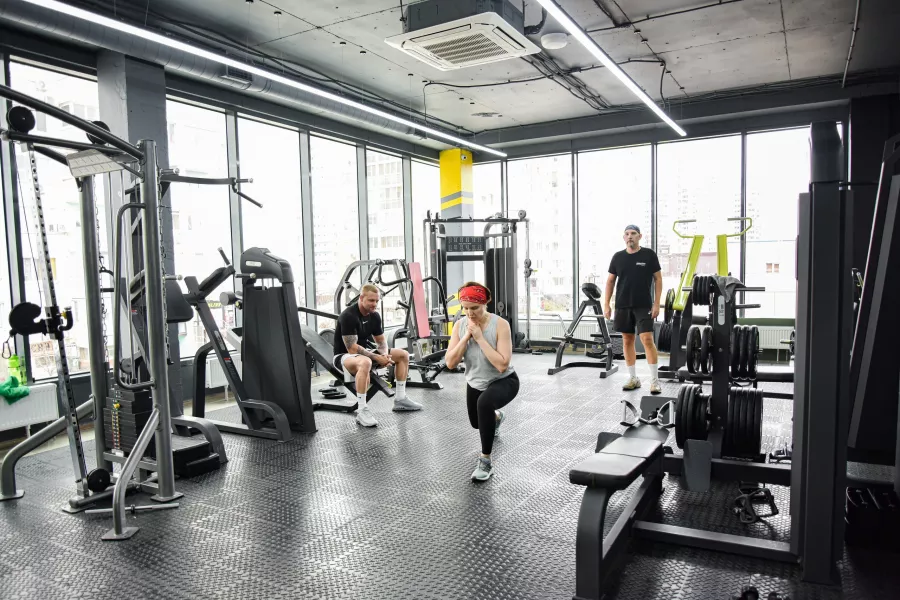 Спортивный клуб Мегаfitness в Краснодаре: Танцевальные программы, Кроссфит, Йога, Аэробика, Пилатес, Стретчинг,