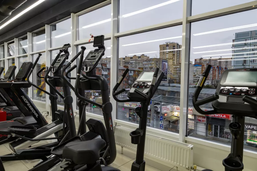 Спортивный клуб Мегаfitness в Краснодаре: Танцевальные программы, Кроссфит, Йога, Аэробика, Пилатес, Стретчинг,
