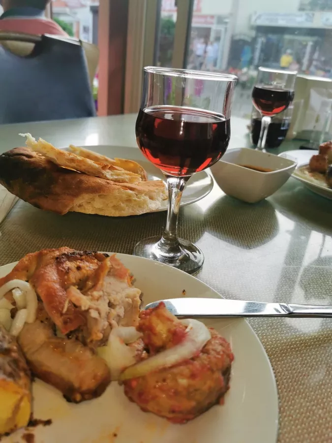 Столовая Bon appetit в Анапе: Проведение банкетов, Поминальные обеды, Заказ навынос, Доступный вход для людей с инвалидностью, Кофе с собой, Чай с собой,