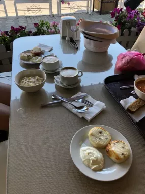 Столовая "Bon appetit".