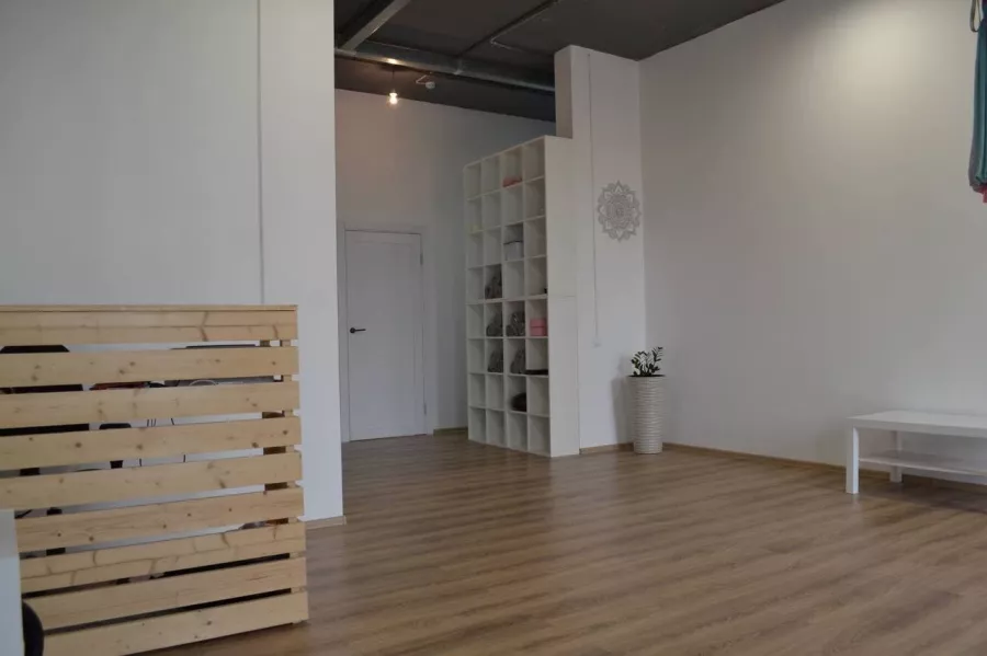 Сеть студий йоги Yogasana в Краснодаре: Отдельный женский зал, Фитнес для беременных, Детский уголок, Фитнес для детей, Стретчинг, Йога,