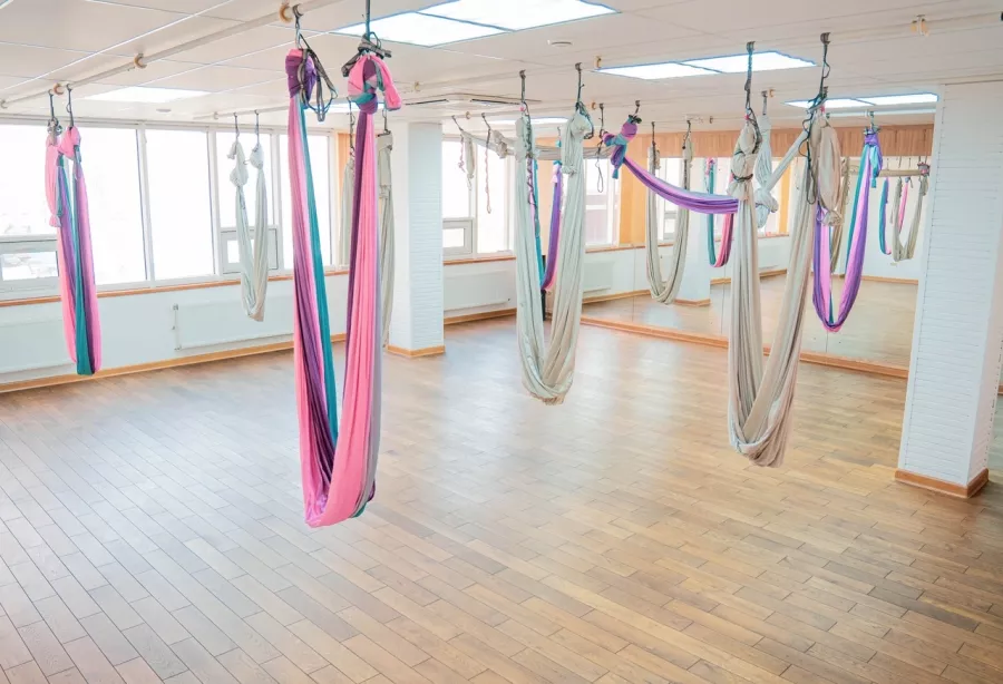 Сеть студий йоги Yogasana в Краснодаре: Отдельный женский зал, Фитнес для беременных, Детский уголок, Фитнес для детей, Стретчинг, Йога,