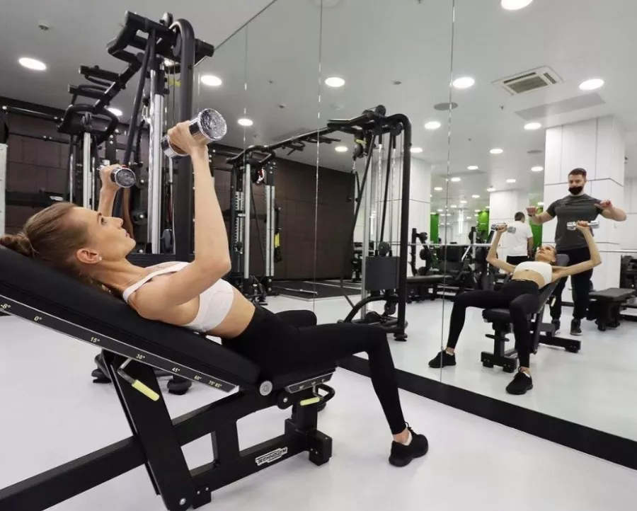 Фитнес-клуб Royal wellness club в Москве: Йога, Пилатес, Бассейн, Массаж, Сауны, Фитнес бар,