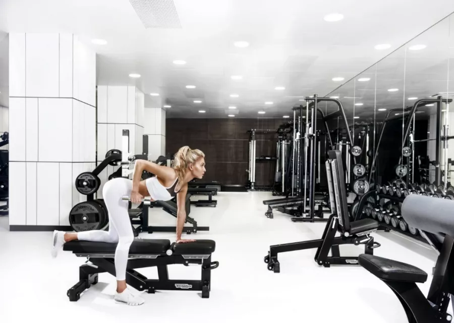 Фитнес-клуб Royal wellness club в Москве: Йога, Пилатес, Бассейн, Массаж, Сауны, Фитнес бар,