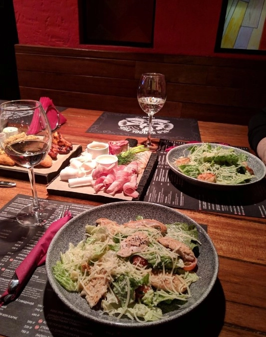 Кафе-бар The old school pub в Москве: Пивной бар, Европейская кухня, Бизнес-ланч, Живая музыка, Танцпол,