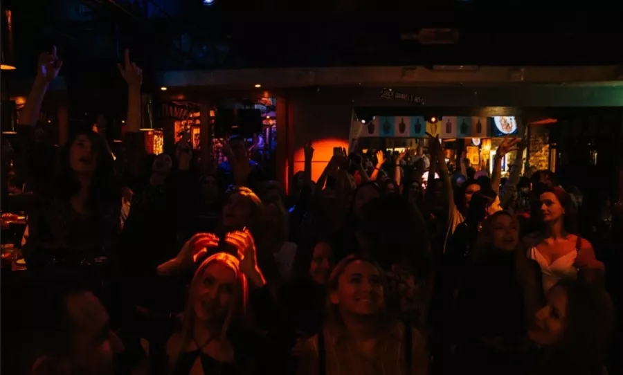 Кафе-бар The old school pub в Москве: Пивной бар, Европейская кухня, Бизнес-ланч, Живая музыка, Танцпол,