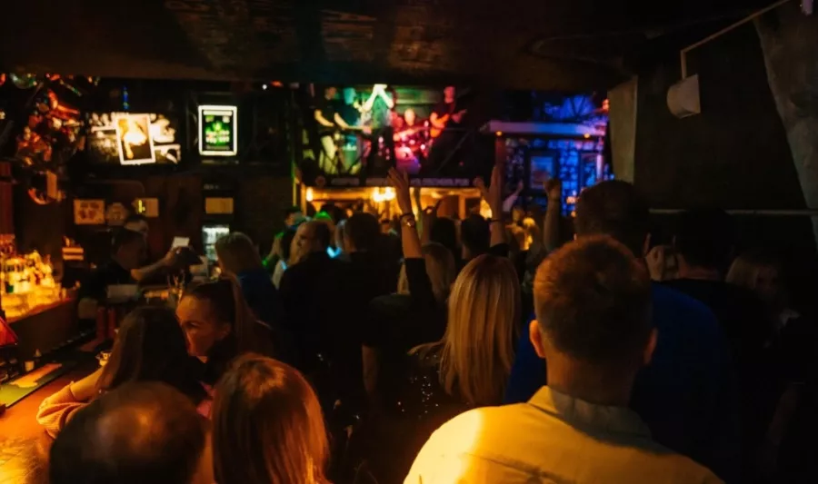 Кафе-бар The old school pub в Москве: Пивной бар, Европейская кухня, Бизнес-ланч, Живая музыка, Танцпол,
