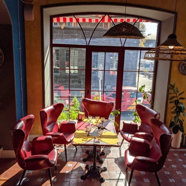 Ресторан Florence Gyumri в Гюмри: Ресторан, Итальянская кухня, Центр города, Комфорт, Семейный ужин, Еда навынос,