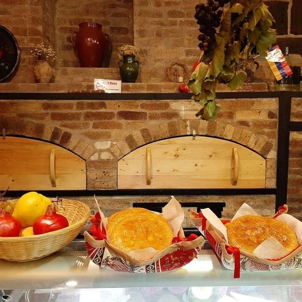 Ресторан Gwoog Gastrohouse в Гюмри: Ресторан, Армянская кухня, Традиционная кулинария, Еда навынос, Семейный ужин, Аутентичная еда,