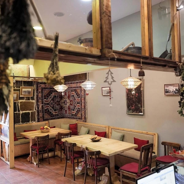 Ресторан Gwoog Gastrohouse в Гюмри: Ресторан, Армянская кухня, Традиционная кулинария, Еда навынос, Семейный ужин, Аутентичная еда,