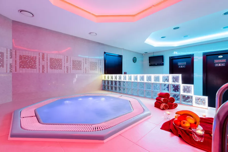 SPA-центр Мёртвое море в Минске: Хамам, Легкий пар, Чилим, Сауна, Бассейн, Следить за здоровьем, Караоке, Купели, Веники, Тапочки, SPA-процедуры,