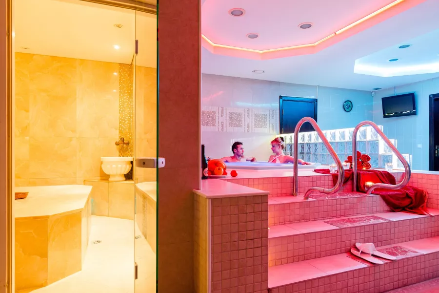 SPA-центр Мёртвое море в Минске: Хамам, Легкий пар, Чилим, Сауна, Бассейн, Следить за здоровьем, Караоке, Купели, Веники, Тапочки, SPA-процедуры,