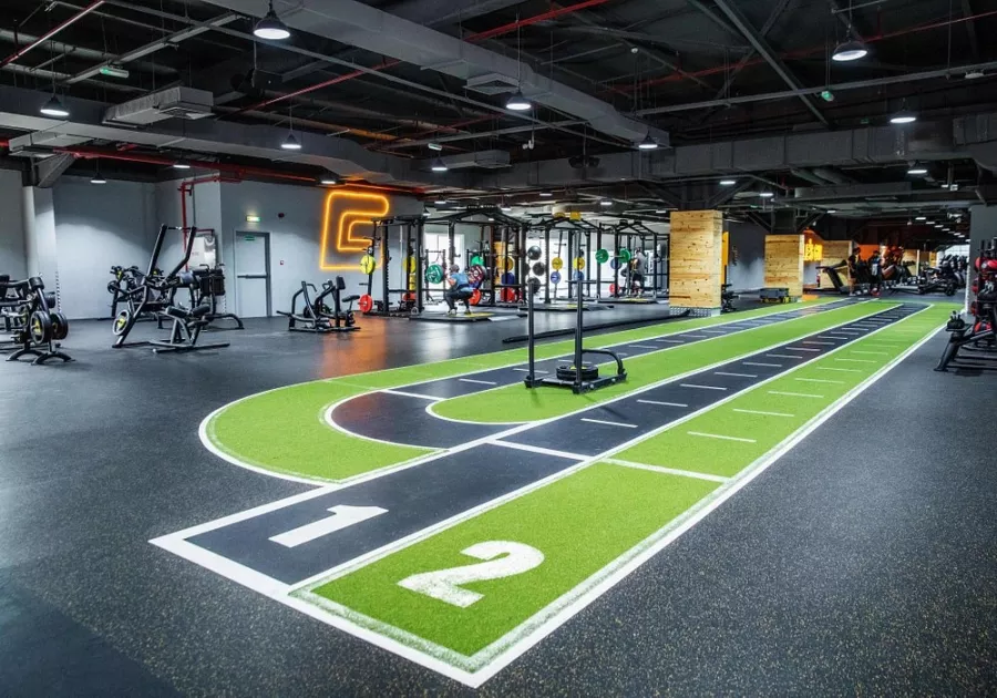 Фитнес зал GymNation Motor City в Дубаи: Тренажерный зал , Беговая дорожка , Силовые тренировки , Тренеры , Групповые занятия , Тренировки ,