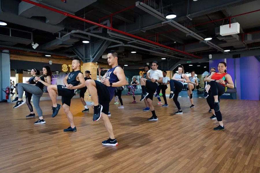 Фитнес зал GymNation Motor City в Дубаи: Тренажерный зал , Беговая дорожка , Силовые тренировки , Тренеры , Групповые занятия , Тренировки ,