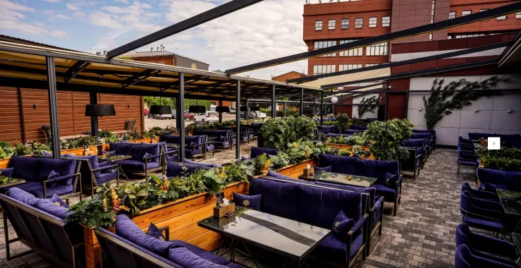 Сеть баров паровых коктейлей "Барвиха lounge".