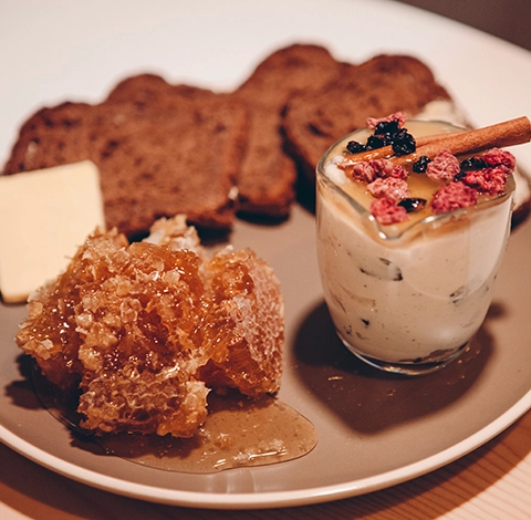 Ресторан - чайная Herbs & Honey в Гюмри: Ресторан, Чайная, Местное вино, Семейный ужин, Вегетарианские блюда, Азиатская кухня,