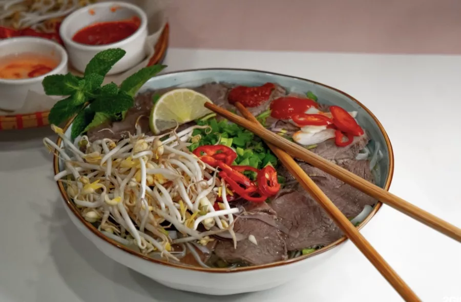 Кафе Com pho в Сочи: Вьетнамская кухня, Ланч, Покушать, Кафе, Летняя терраса,