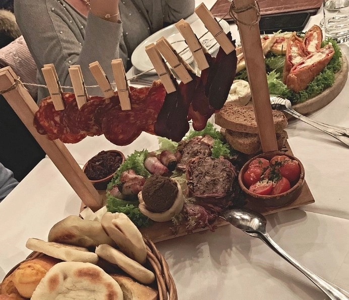Restoran Lovac в Белграде: Ресторан, Чилим, Покушать,