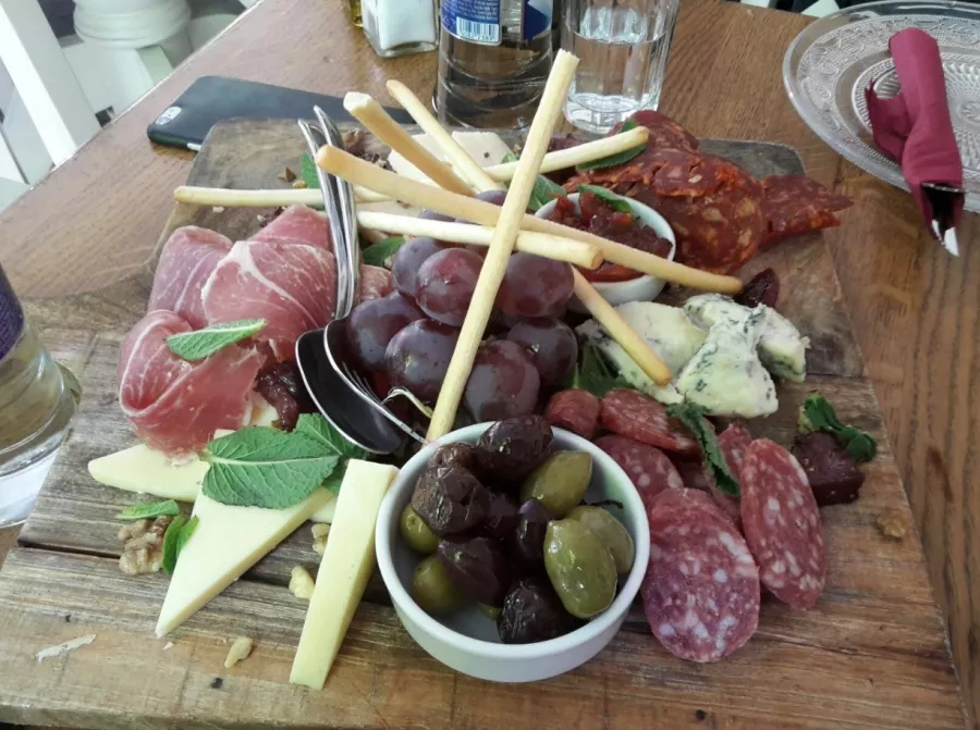 Smokvica - Molerova в Белграде: Ресторан, Вкусно, Чилим,