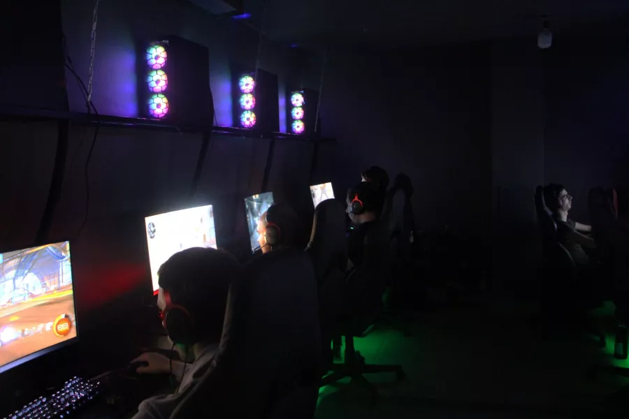 Компьютерный клуб КК в Краснодаре: Чилим, Киберспорт, Кафе, Games, Компьютерные игры, Для души, Компьютерный клуб, Круглосуточно, CS:GO, 24/7,