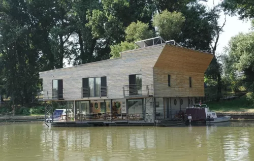 Boatel Charlie  в  Белграде