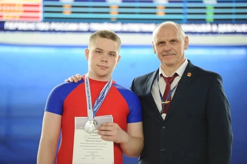Спортивная школа олимпийского резерва по тяжелой атлетике Краснодарского края в Краснодаре: Развиваться, Тяжелая атлетика, Пауэрлифтинг, Гири, Дисциплина, Следить за здоровьем,