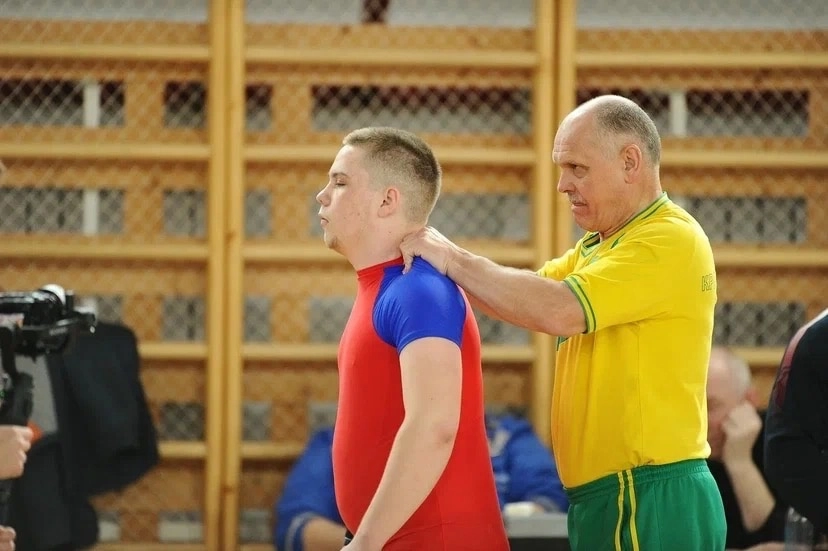 Спортивная школа олимпийского резерва по тяжелой атлетике Краснодарского края в Краснодаре: Развиваться, Тяжелая атлетика, Пауэрлифтинг, Гири, Дисциплина, Следить за здоровьем,