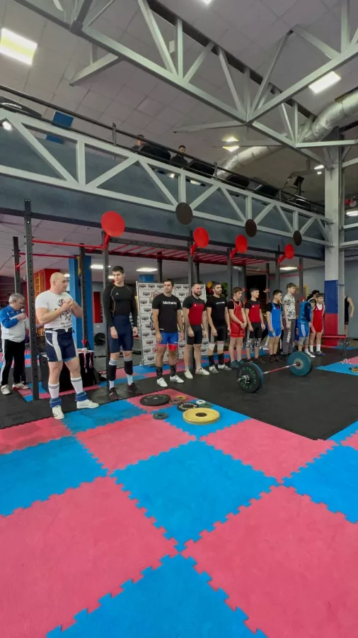 Спортивная школа олимпийского резерва по тяжелой атлетике Краснодарского края в Краснодаре: Развиваться, Тяжелая атлетика, Пауэрлифтинг, Гири, Дисциплина, Следить за здоровьем,