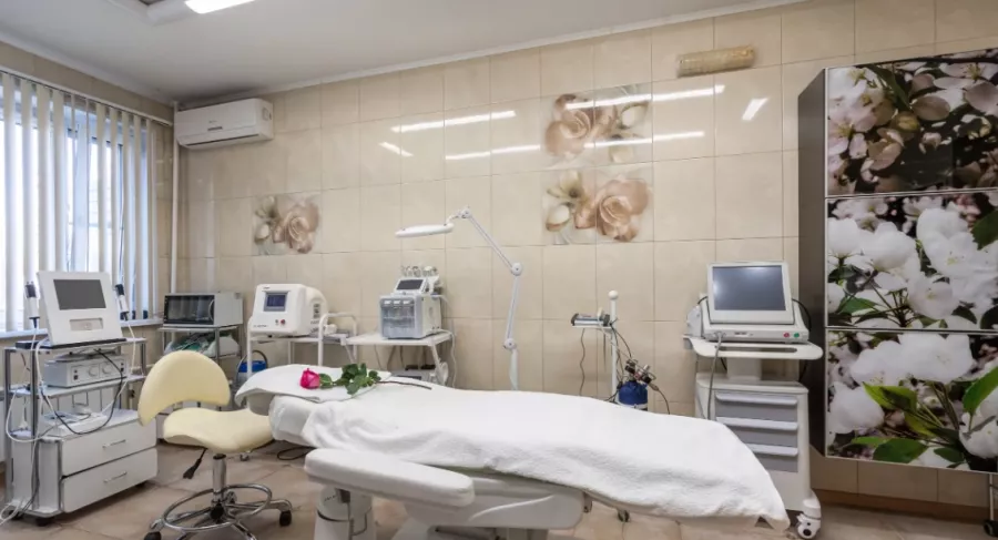 Студия красоты Ева Силуэт в Москве: Стрижка, Окрашивание, Маникюр, Педикюр, Косметология, Массаж, Эпиляция, SPA,