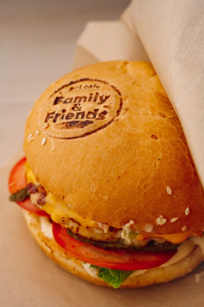 Арт-кафе "Family&Friends".