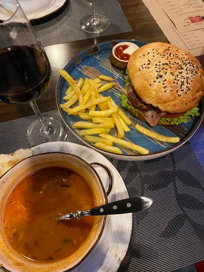 Кафе Grill House в Анапе: Еда, Бар, Проведение банкетов,