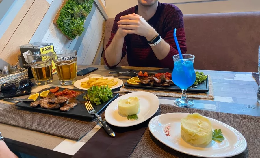 Кафе Grill House в Анапе: Еда, Бар, Проведение банкетов,