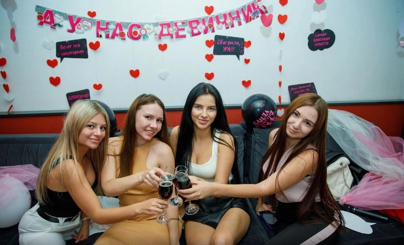 Антикинотеатр Своя атмосфера в Ростове-на-Дону: Кино, Караоке, Аренда зала , Настольные игры , Консоли ,