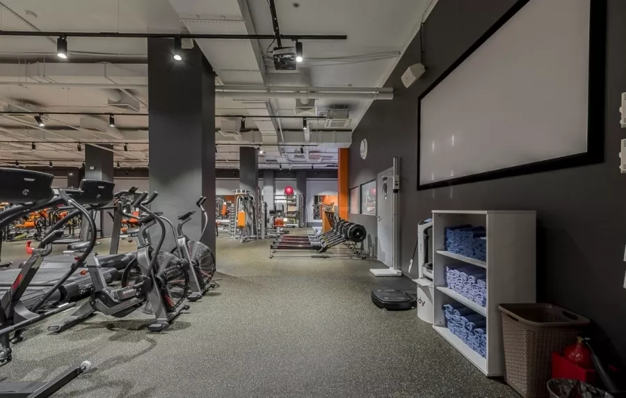 Центр спорта IceBox fitness в Москве: Разовые посещения, Аквааэробика, Аэробика, Боевые искусства, Йога, Кроссфит, Бассейн,
