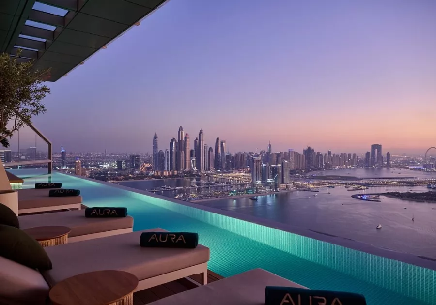 Бассейн Aura skypool lounge в Дубаи: Бассейн на крыше , Пейзаж бассейн , Панорамный вид , Ресторан у бассейна , Самый высокий бассейн ,