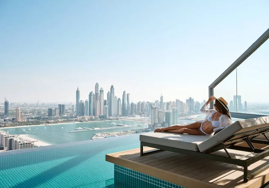 Бассейн Aura skypool lounge в Дубаи: Бассейн на крыше , Пейзаж бассейн , Панорамный вид , Ресторан у бассейна , Самый высокий бассейн ,