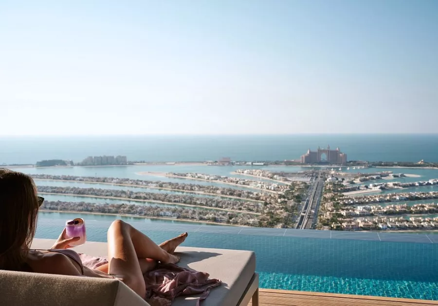Бассейн Aura skypool lounge в Дубаи: Бассейн на крыше , Пейзаж бассейн , Панорамный вид , Ресторан у бассейна , Самый высокий бассейн ,