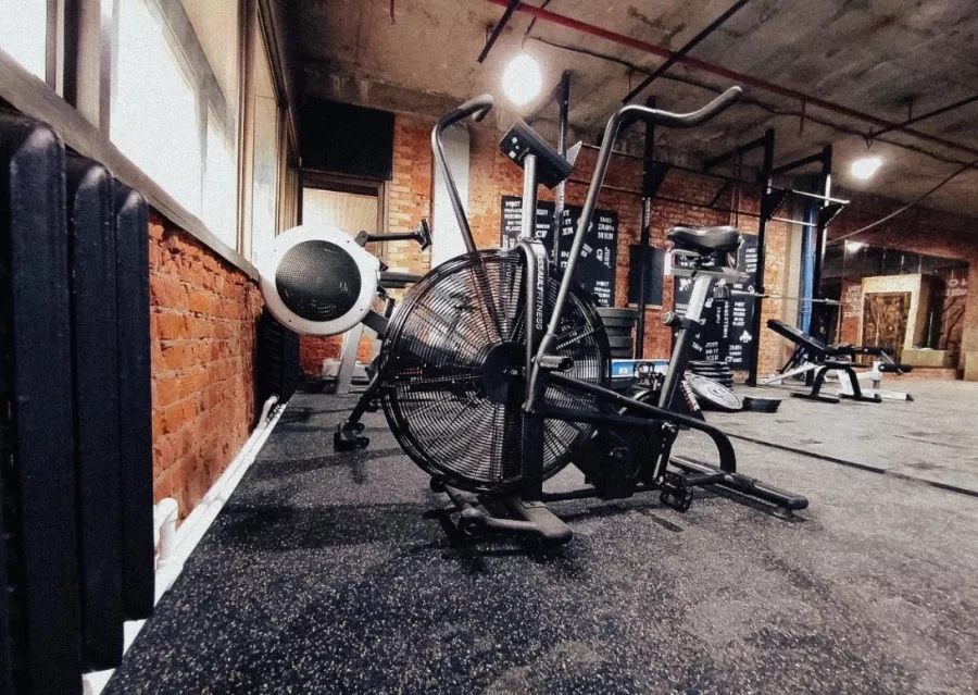 Фитнес-клуб Iron Addiction в Москве: Разовые посещения, Бодифлекс, Йога, Кроссфит, Пилатес, Стретчинг, Персональный тренер, TRX тренировки,