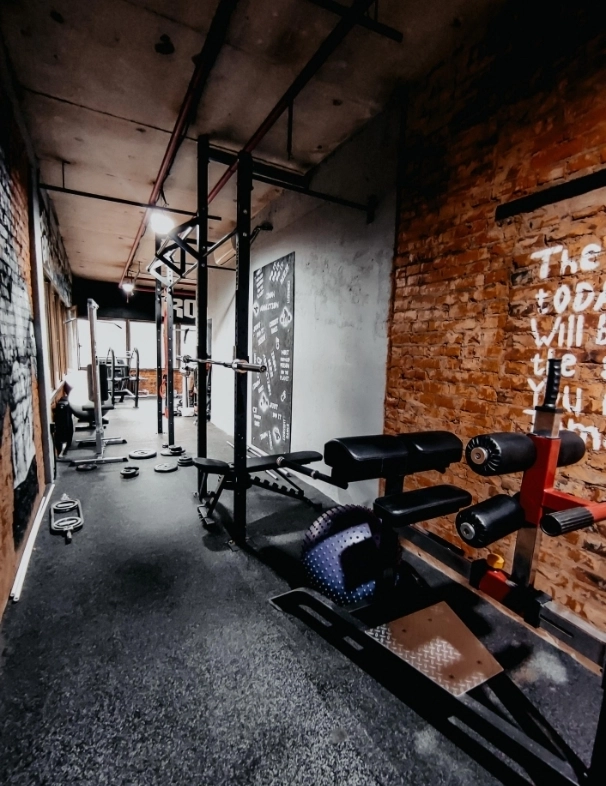 Фитнес-клуб Iron Addiction в Москве: Разовые посещения, Бодифлекс, Йога, Кроссфит, Пилатес, Стретчинг, Персональный тренер, TRX тренировки,