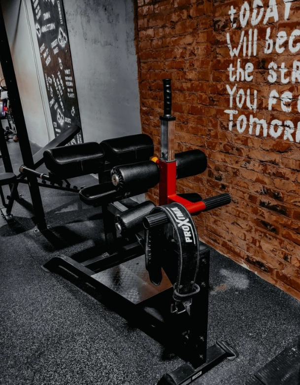 Фитнес-клуб Iron Addiction в Москве: Разовые посещения, Бодифлекс, Йога, Кроссфит, Пилатес, Стретчинг, Персональный тренер, TRX тренировки,