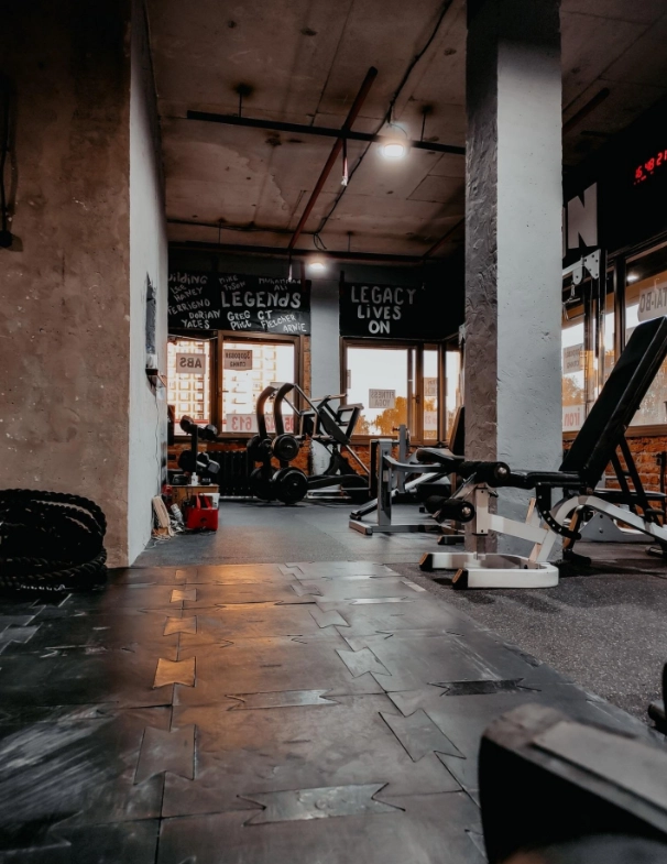 Фитнес-клуб Iron Addiction в Москве: Разовые посещения, Бодифлекс, Йога, Кроссфит, Пилатес, Стретчинг, Персональный тренер, TRX тренировки,