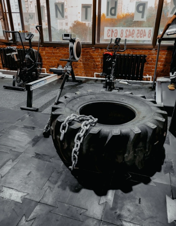 Фитнес-клуб Iron Addiction в Москве: Разовые посещения, Бодифлекс, Йога, Кроссфит, Пилатес, Стретчинг, Персональный тренер, TRX тренировки,