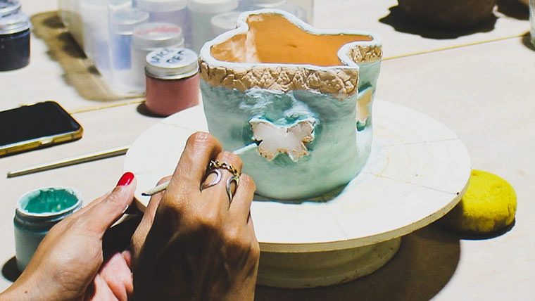 Гончарная студия Yadawei Ceramics Studio в Дубаи: Обжиг глины , Керамика , Мастер класс , Ручная работа , Искусство , Гончарное дело ,