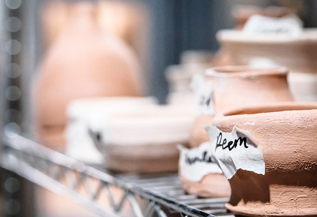 Гончарная студия Yadawei Ceramics Studio в Дубаи: Обжиг глины , Керамика , Мастер класс , Ручная работа , Искусство , Гончарное дело ,
