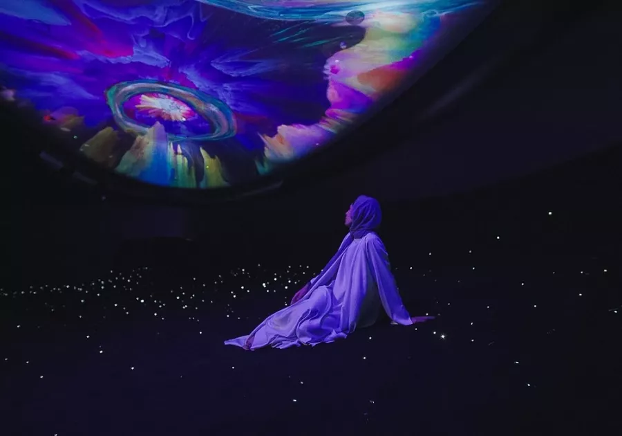 Парк развлечений Aya universe в Дубаи: Иллюзия , Игра света , Световая комната , Зеркальная комната , Обратный дождь , Световой парк ,