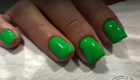 Салон красоты V2 Nail & Beauty Studio в Стамбуле: Маникюр , Педикюр, Стрижка, Окрашивание волос, Прически,